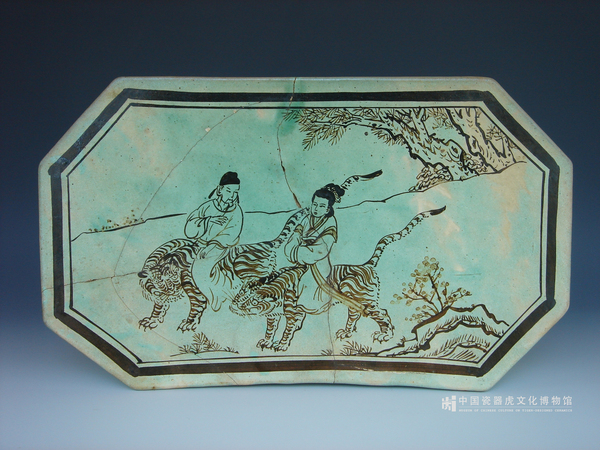北宋 磁州窑绿釉白地黑花吴彩鸾与文萧骑虎瓷枕