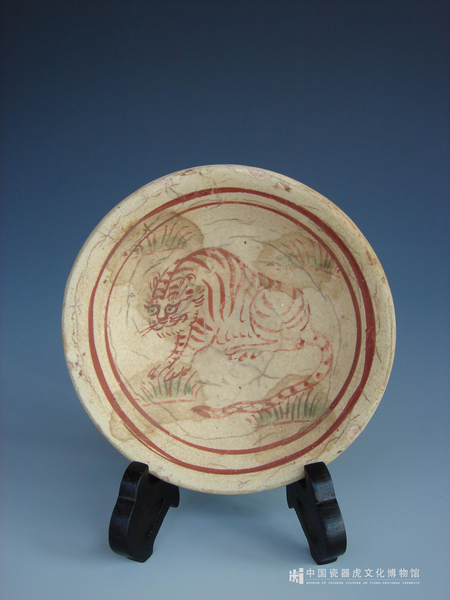 金代 红绿彩虎纹碟