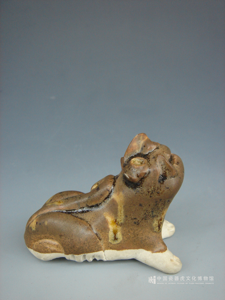 南宋 吉州窑黑褐釉虎皮彩斑捏塑老虎玩具