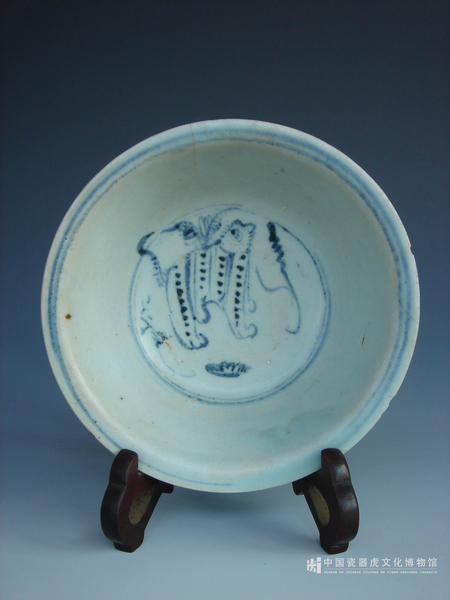 明代“空白期” 青花芭蕉乳虎纹碗