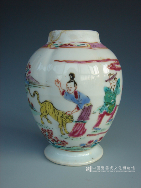 清代雍正 粉彩杨香打虎救父小罐