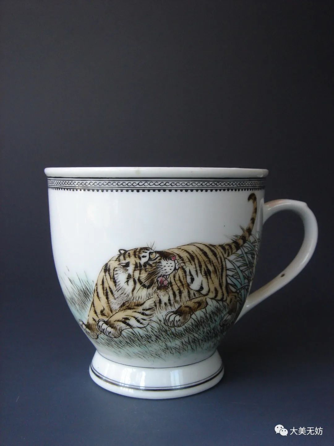 美品 清時代 中国陶磁器 粉彩人物筆立 花入 中国美術 時代物 唐